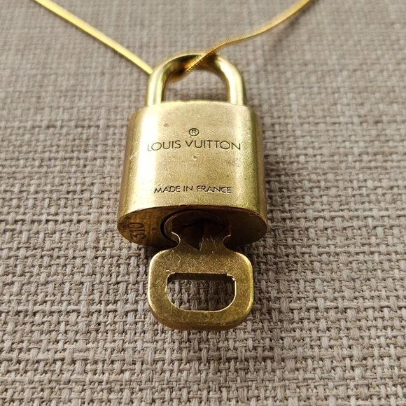 Louis Vuitton Paris Padlock Gold Tone Lock/Key 310 Made in France Authentic LV - Picture 7 of 13